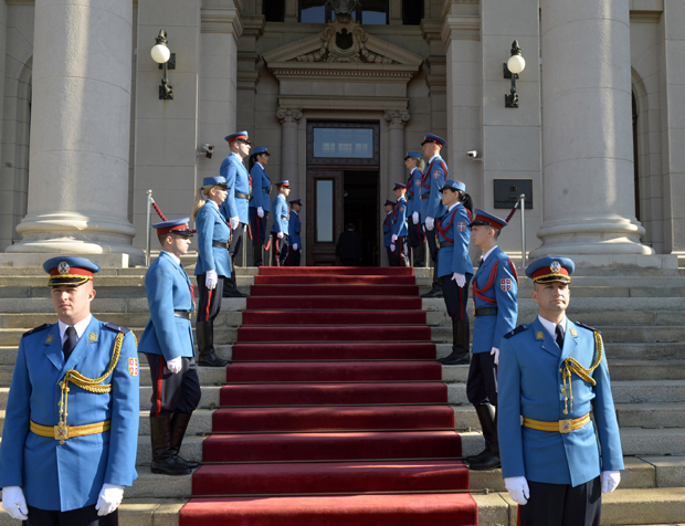 Новајлије замењују ветеране: Велико “тумбање” у парламентарним клупама